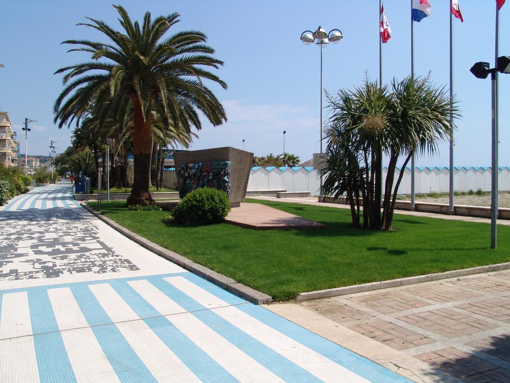Hotel Acqua Marina Albissola Marina Exterior photo